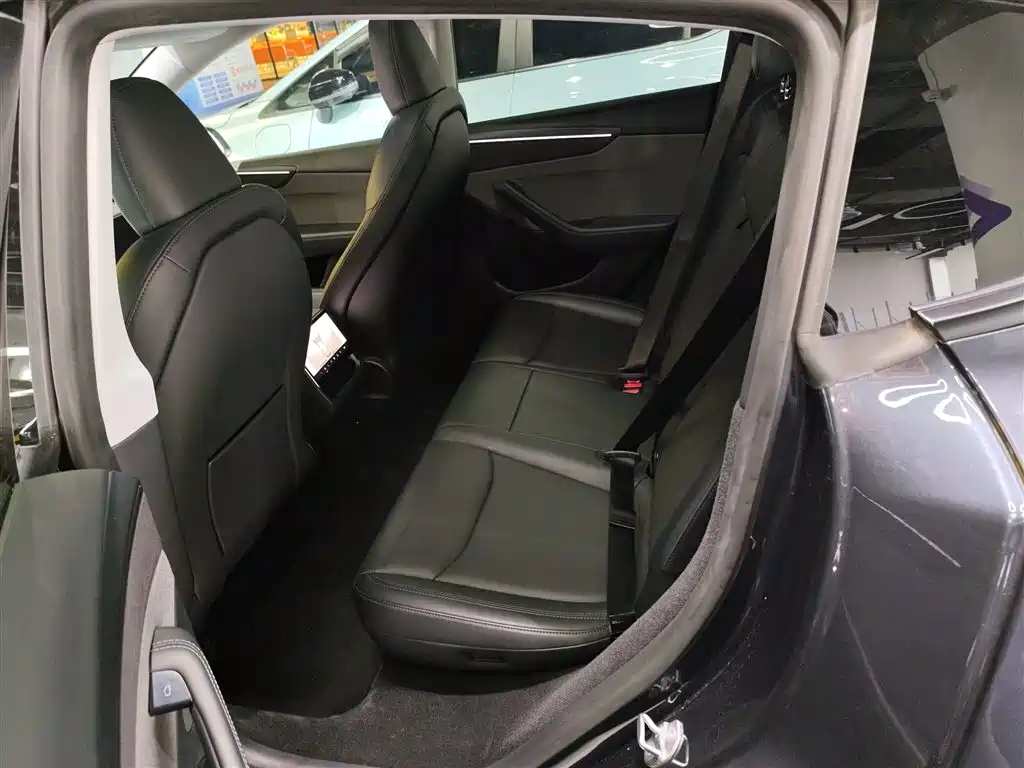 Model Y 2025 rear-wheel drive version купить на сайте DeffCars