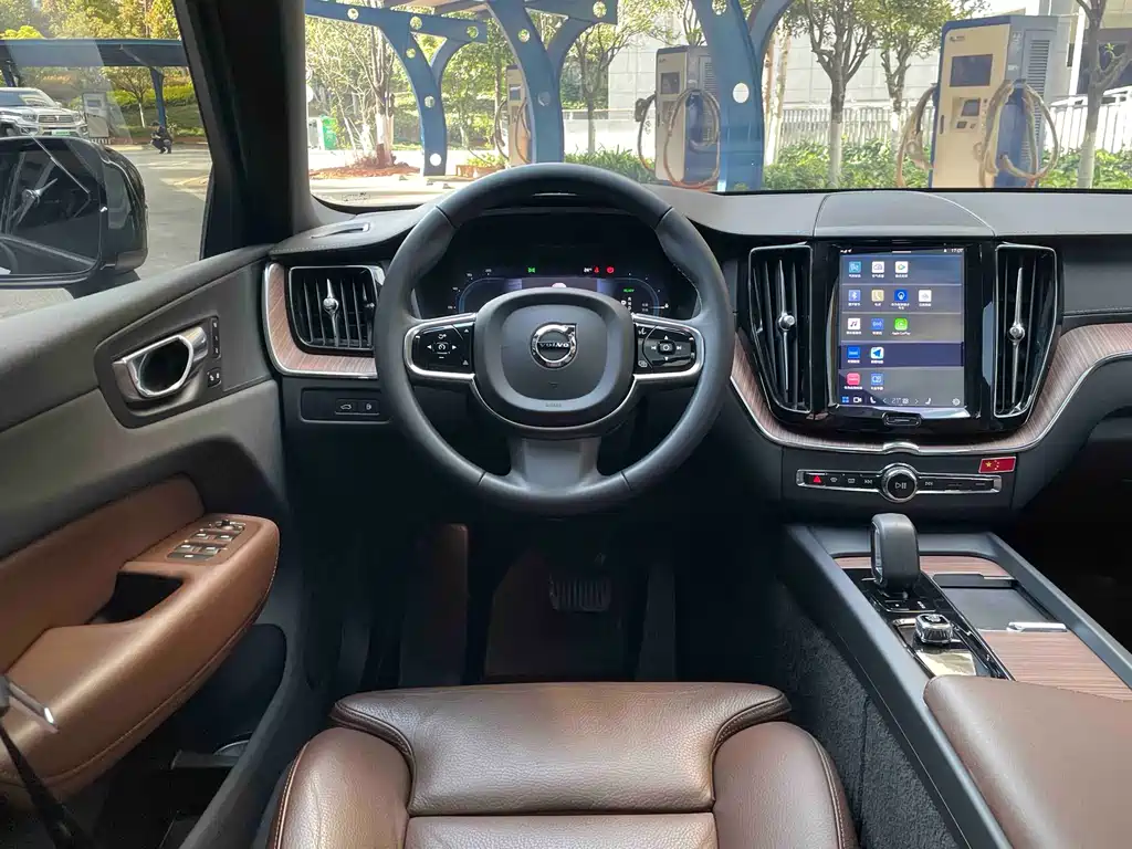 Volvo XC60 plug-in hybrid 2023 T8 plug-in hybrid long-range four-wheel drive Zhiyuan luxury version купить на сайте DeffCars
