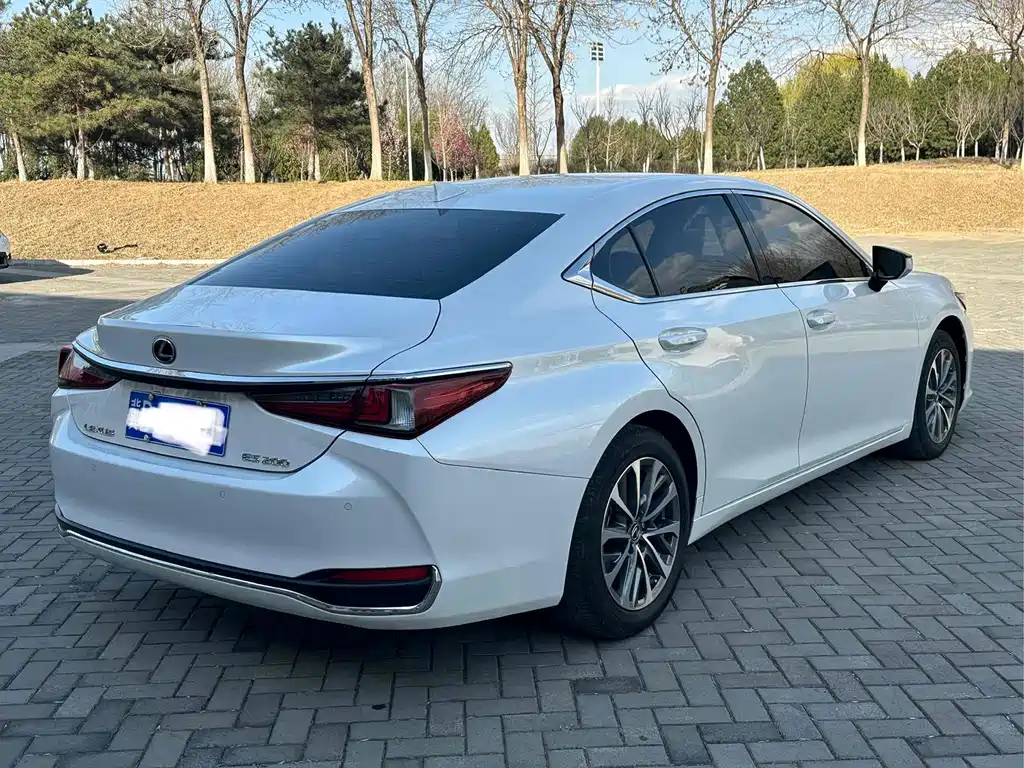 Lexus ES 2023 200 Excellence Edition купить на сайте DeffCars