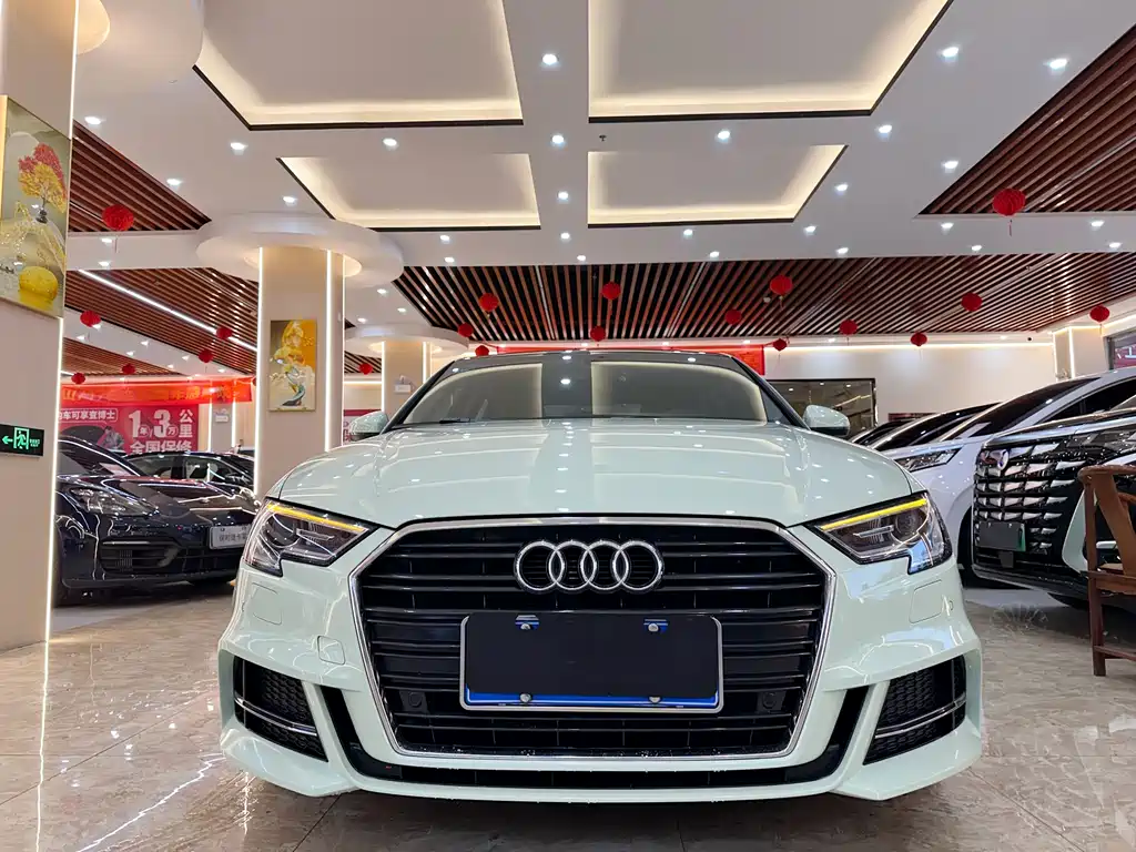 Audi A3 2018 30th Anniversary Limousine 35 TFSI Fashion купить на сайте DeffCars