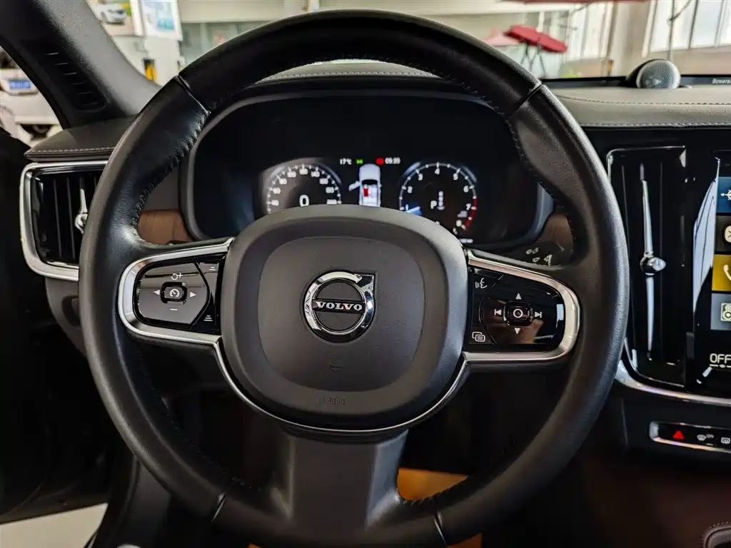 Volvo S90 2021 B5 Zhiyuan Luxury Edition купить на сайте DeffCars