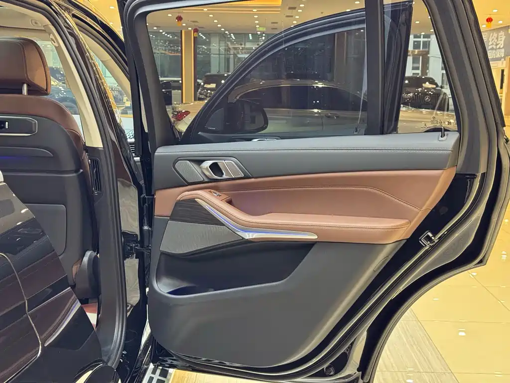 BMW X7 2024 xDrive40i Leading Luxury Package купить на сайте DeffCars