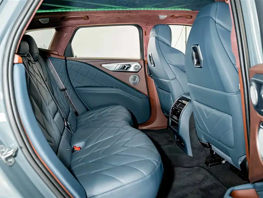BMW XM 2023款 基本型 купить на сайте DeffCars