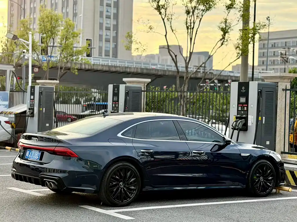 Audi A7L 2022 45 TFSI S-line Dream-Building Crystal Package купить на сайте DeffCars