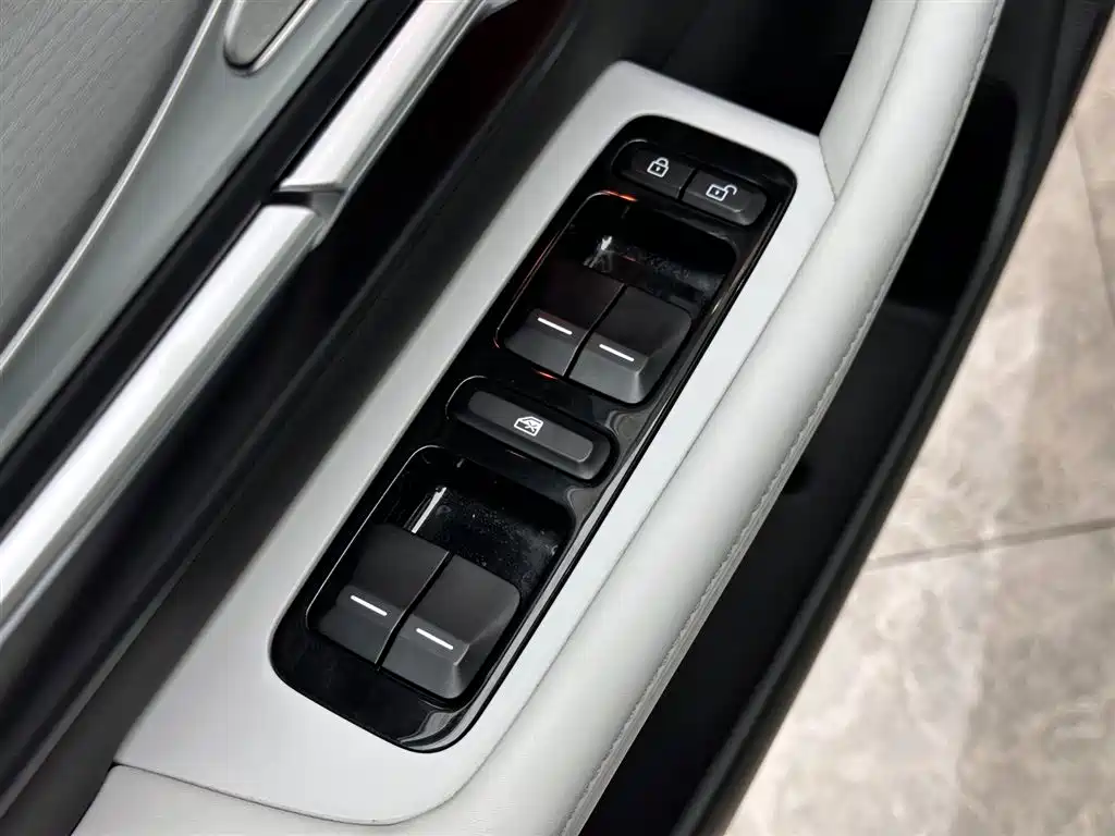 Xpeng P7 2023 P7i 610 Pengyi Performance Edition купить на сайте DeffCars