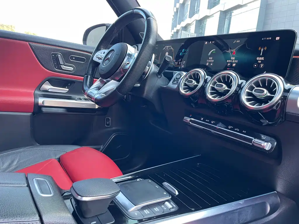 Mercedes-Benz GLB AMG 2021 AMG GLB 35 4MATIC купить на сайте DeffCars