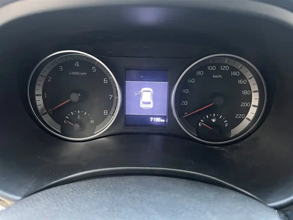 Yipao 2021 1.4L CVT fun sunroof model купить на сайте DeffCars