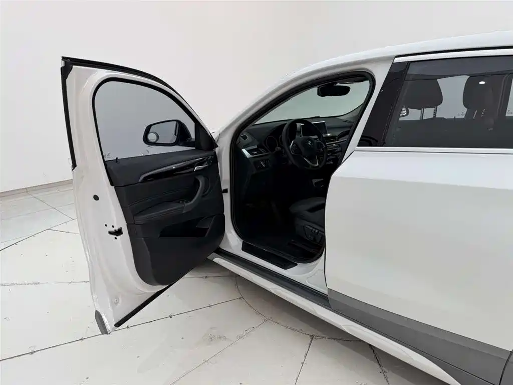 BMW X2 2020 sDrive20i M Off-Road Package купить на сайте DeffCars