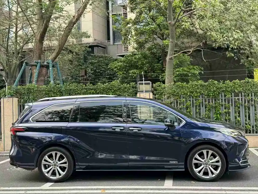 SIENNA 2021 2.5L Hybrid Premium Edition купить на сайте DeffCars