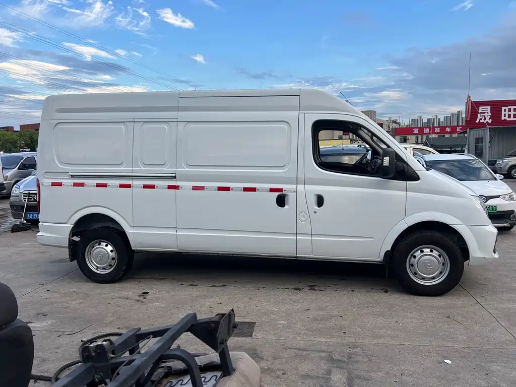 Xintu V80 2021 2.0T PLUS manual van VAN long axis mid-roof 3 seats купить на сайте DeffCars