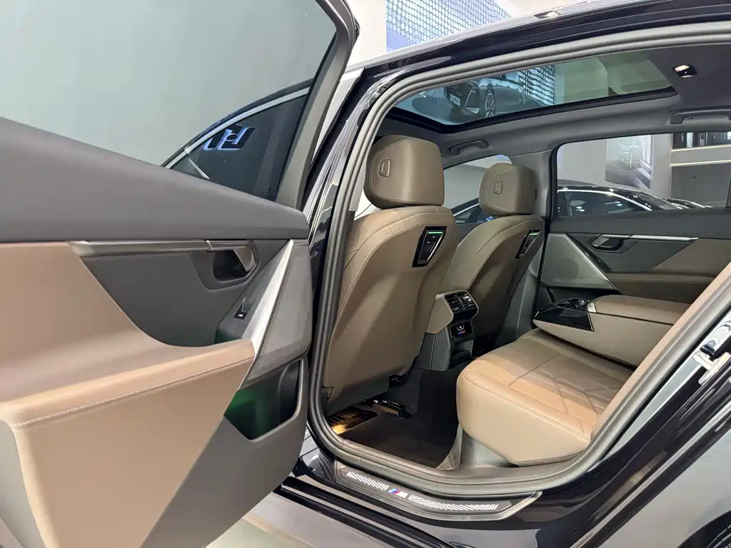BMW 5 Series 2025 525Li M Sports Package купить на сайте DeffCars