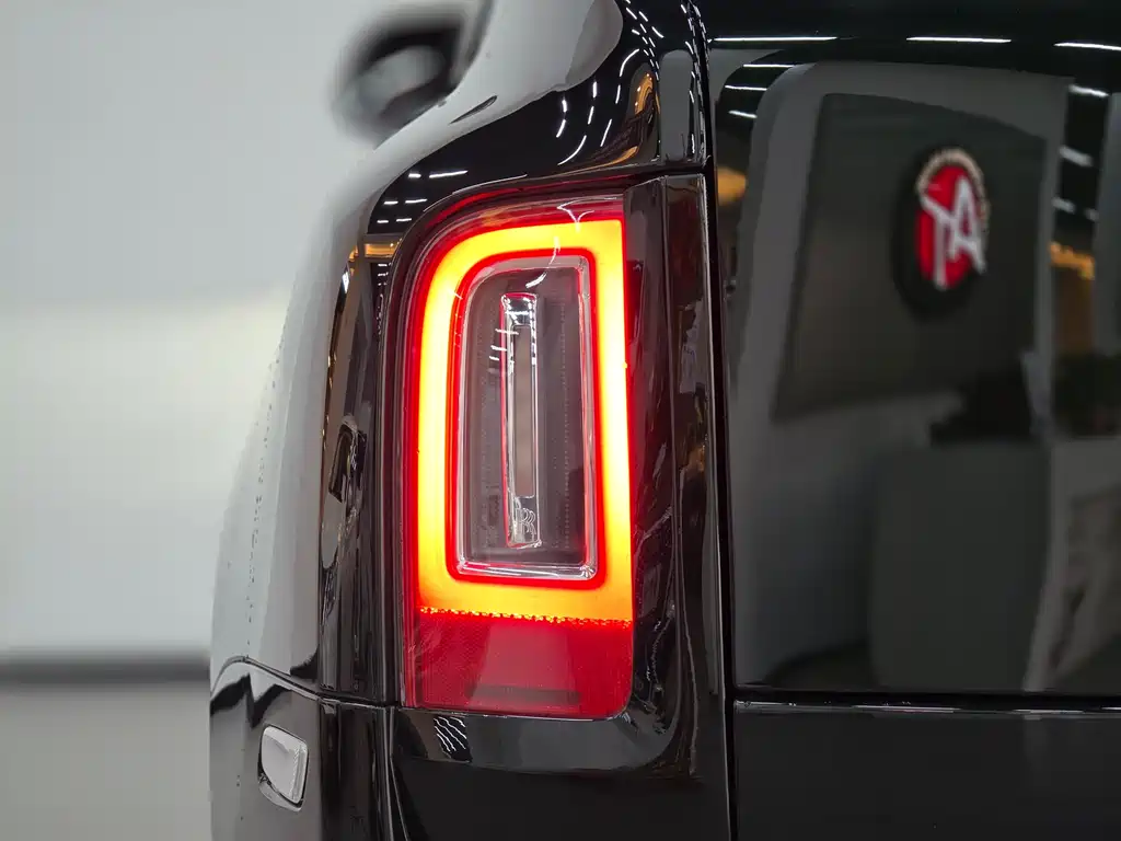 Cullinan 2018 four-seat version купить на сайте DeffCars