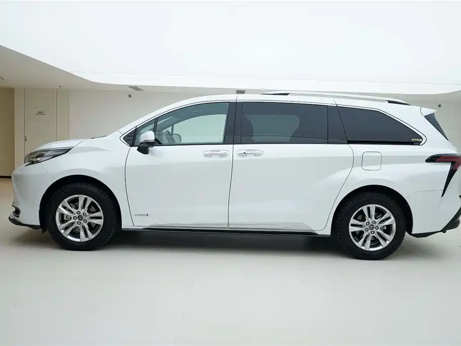 SIENNA 2021 2.5L Hybrid Platinum Edition купить на сайте DeffCars