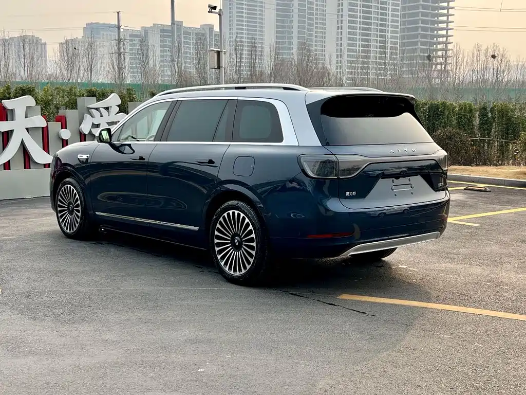 Wenjie M9 2025 extended range Ultra version 52kWh 6-seater version (192-line lidar) купить на сайте DeffCars