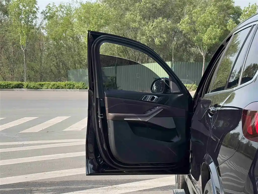 BMW X5 2022 facelift xDrive 40Li M sports package купить на сайте DeffCars