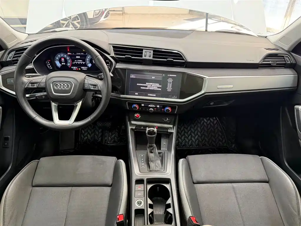 Audi Q3 2022 35 TFSI aggressive and dynamic купить на сайте DeffCars