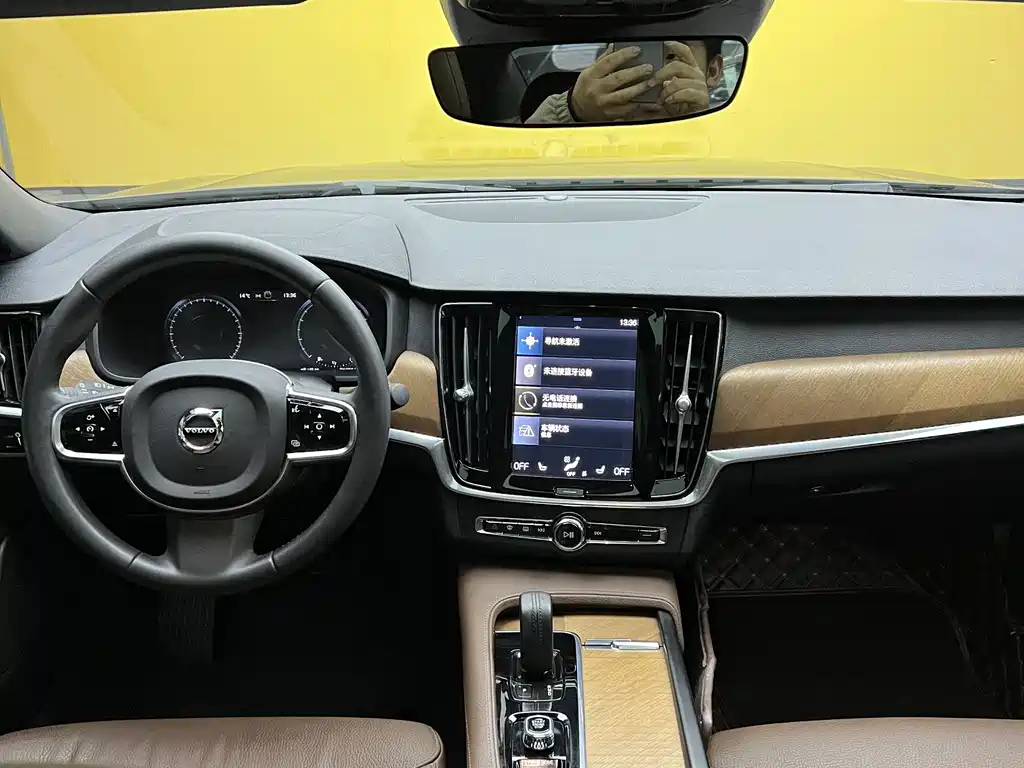 Volvo S90 2021 B5 Zhiyi Luxury Edition купить на сайте DeffCars
