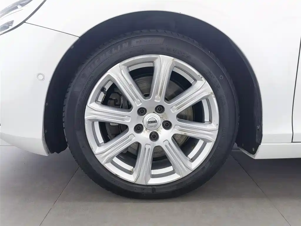 Volvo V40 2017 T4 Zhiya Edition купить на сайте DeffCars