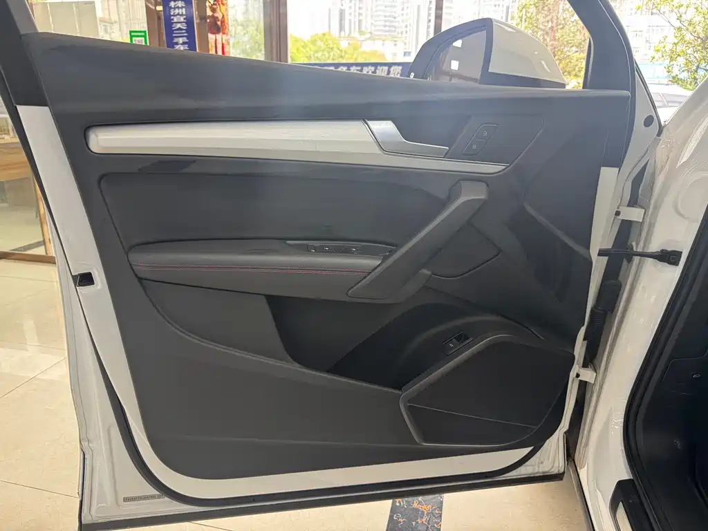 Audi Q5L 2020 40 TFSI enjoys fashionable style купить на сайте DeffCars
