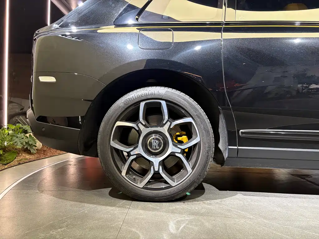 Cullinan 2020 Black Badge купить на сайте DeffCars