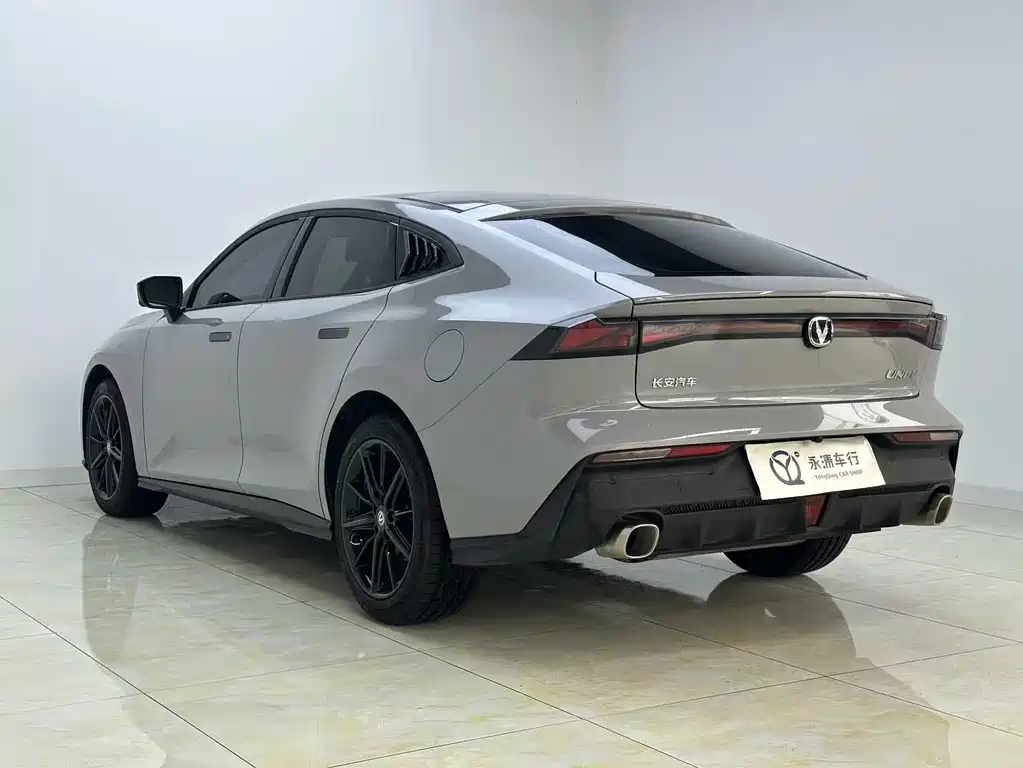 Changan UNI-V 2023 1.5T premium model купить на сайте DeffCars