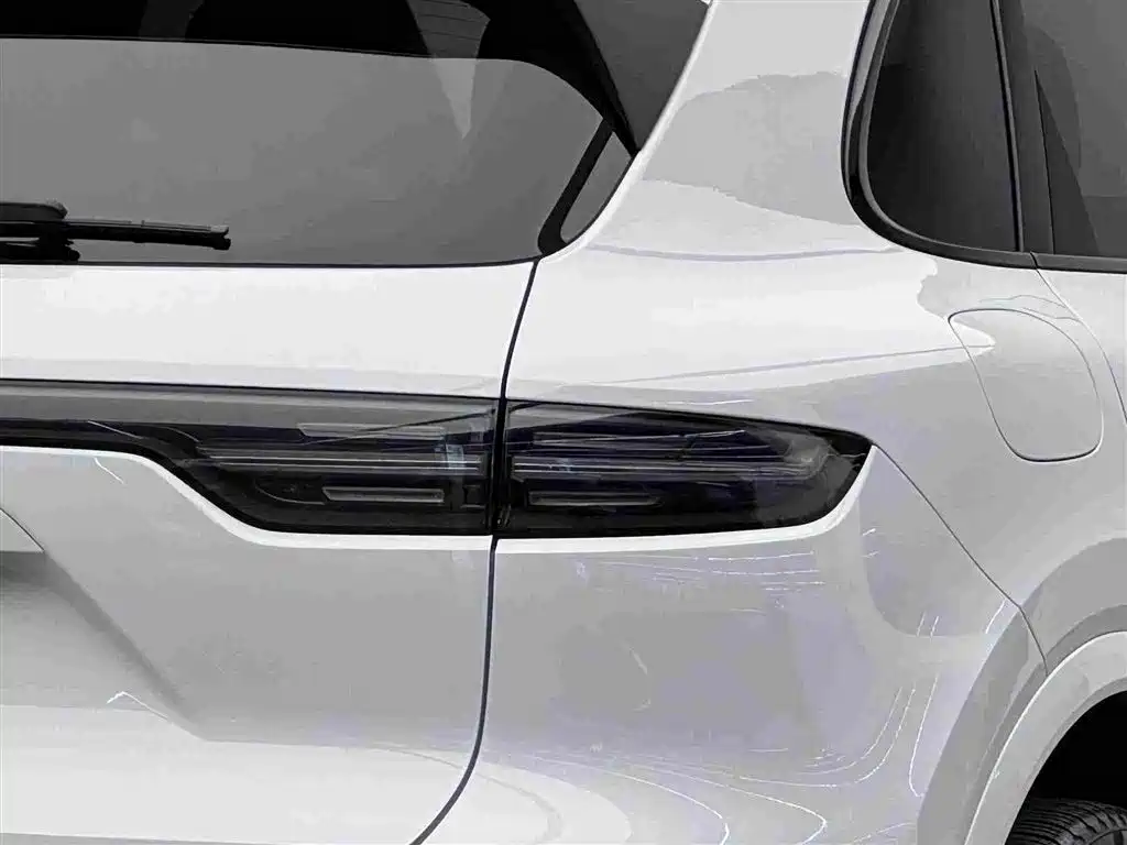 Cayenne New Energy 2023 Cayenne E-Hybrid 2.0T Platinum Edition купить на сайте DeffCars