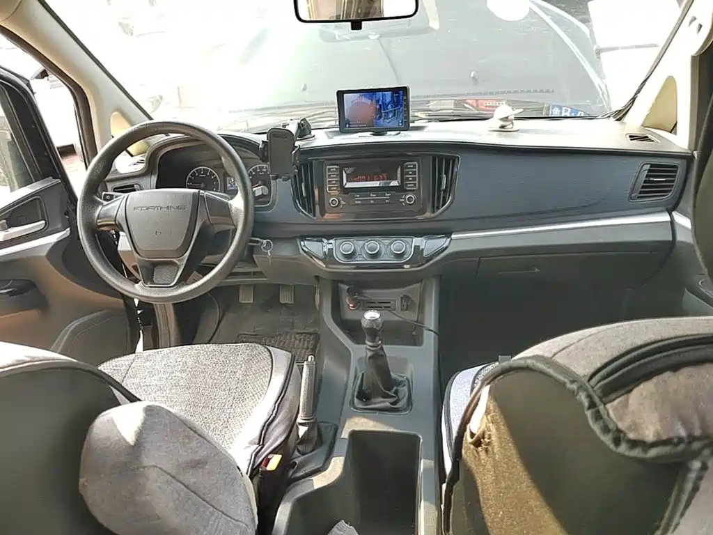 Lingzhi 2022 M5L 1.6L practical 7 seats купить на сайте DeffCars