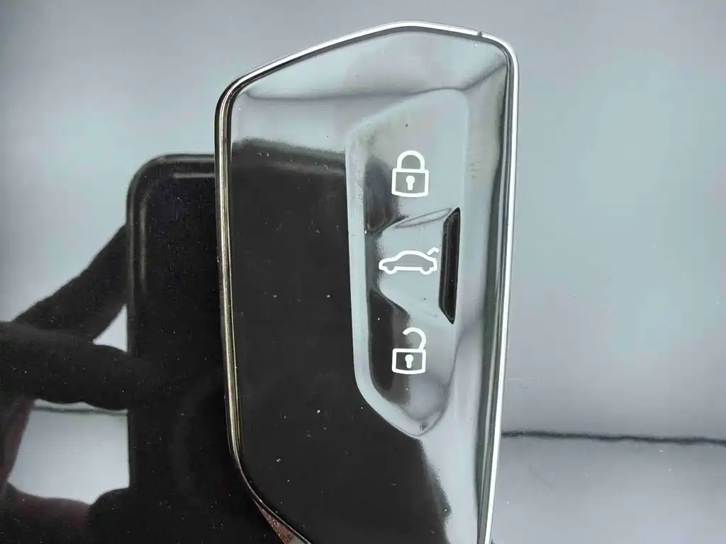 Touron 2024 Touron X 380TSI four-wheel drive luxury version купить на сайте DeffCars