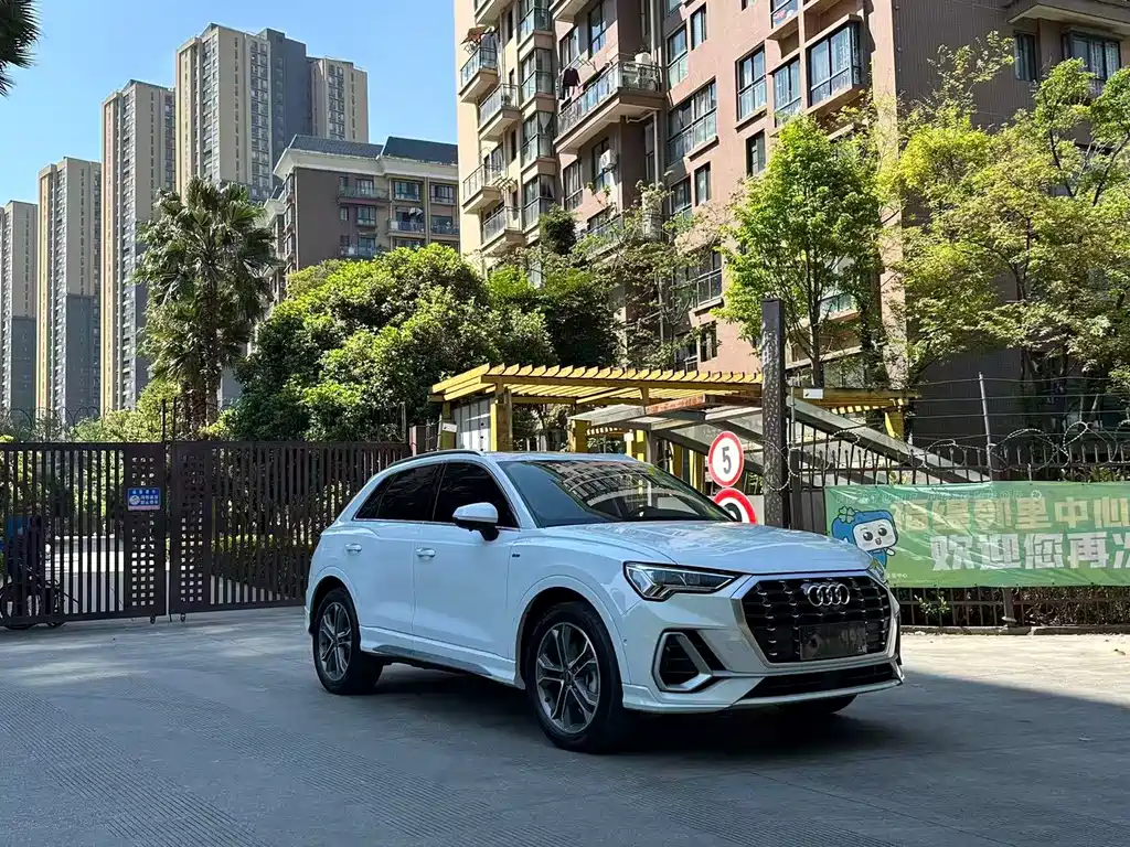 Audi Q3 2022 40 TFSI Fashionable and Dynamic купить на сайте DeffCars
