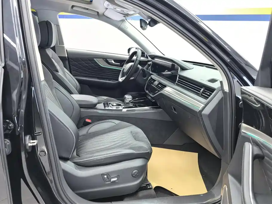 Hongqi HS5 2022 2.0T Zhilian Qixiang four-wheel drive version купить на сайте DeffCars