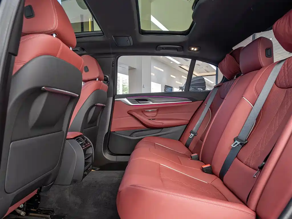 BMW 5 Series 2023 530Li Leading M Sports Package купить на сайте DeffCars