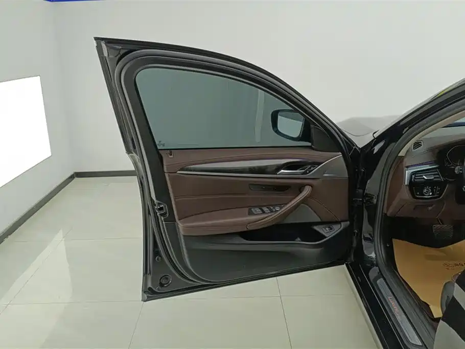 BMW 5 Series 2022 facelift 2 525Li luxury package купить на сайте DeffCars