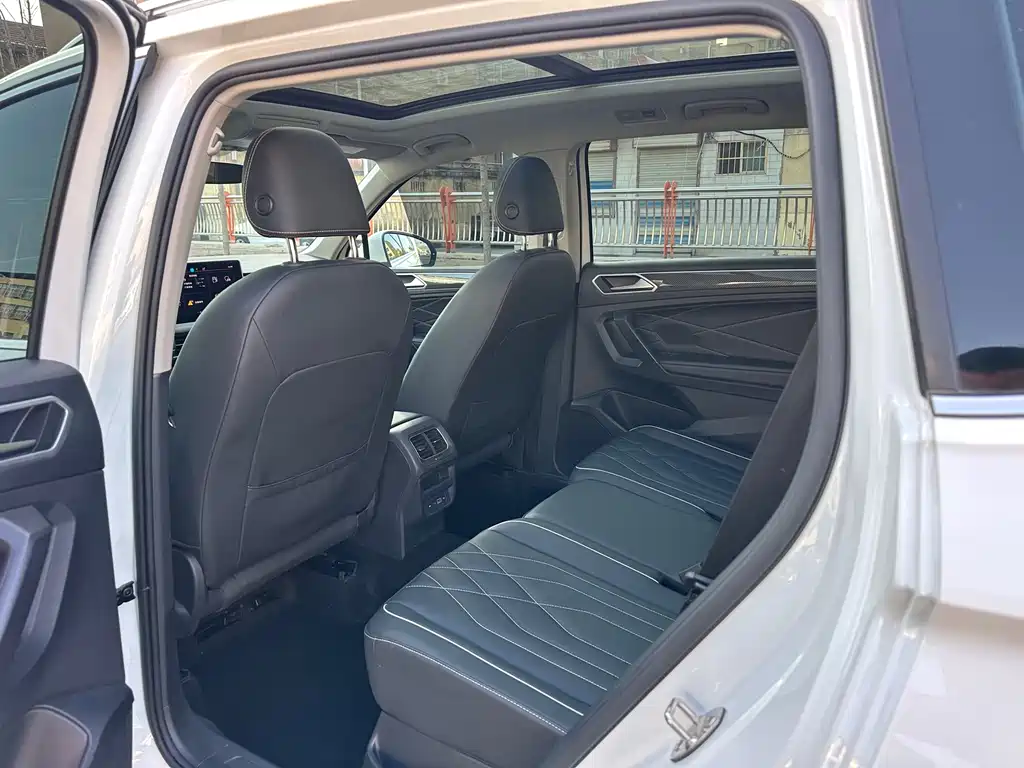 Tiguan L 2024 Outstanding Model 330TSI Automatic Two-wheel Drive R-Line Longyao Edition купить на сайте DeffCars
