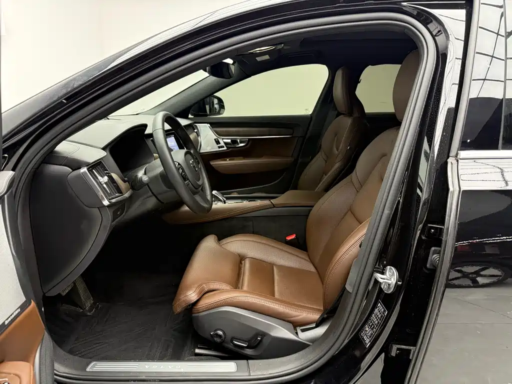 Volvo S90 2023 B5 Zhiya Luxury Edition купить на сайте DeffCars