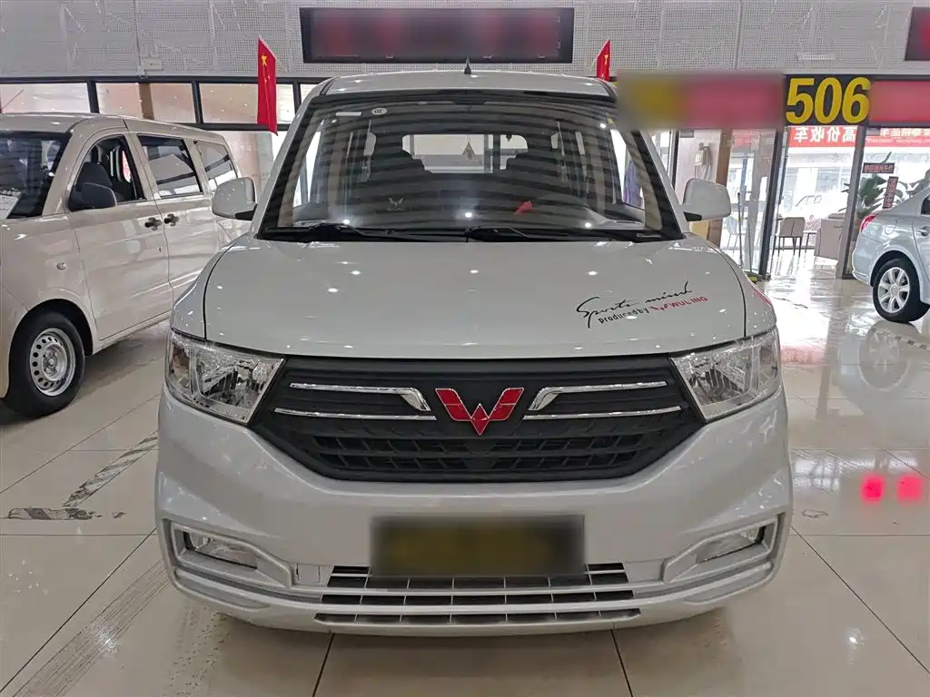 Wuling Hongguang V 2022 1.5L Enjoyable Edition Electric Power Assist LAR купить на сайте DeffCars