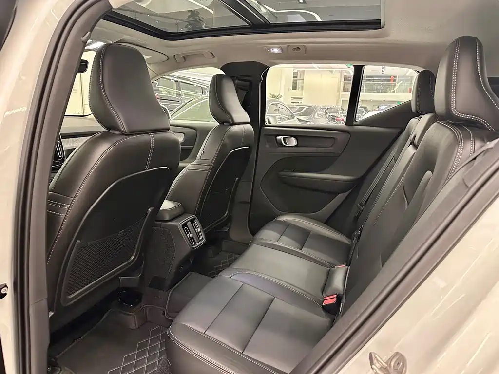 Volvo XC40 2025 B4 four-wheel drive Zhiyuan luxury version купить на сайте DeffCars