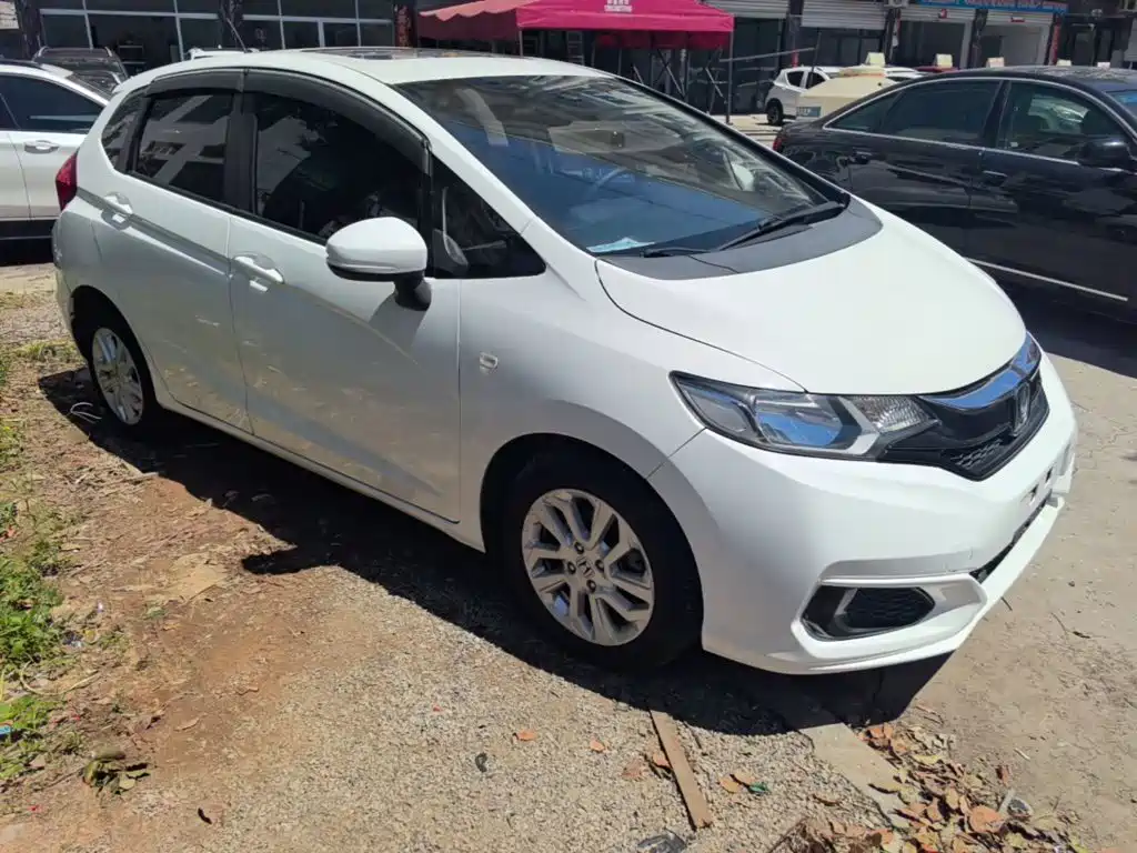 Fit 2018 1.5L CVT Comfort Skylight Edition купить на сайте DeffCars