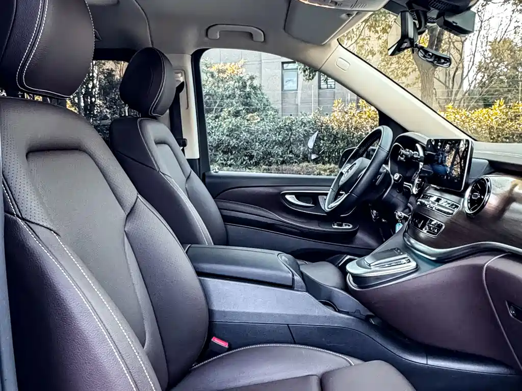 Mercedes-Benz V-Class 2022 V 260 L Long Wheelbase Premium Edition купить на сайте DeffCars