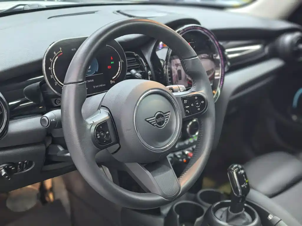 MINI 2023 facelift 1.5T COOPER Artist five-door version купить на сайте DeffCars