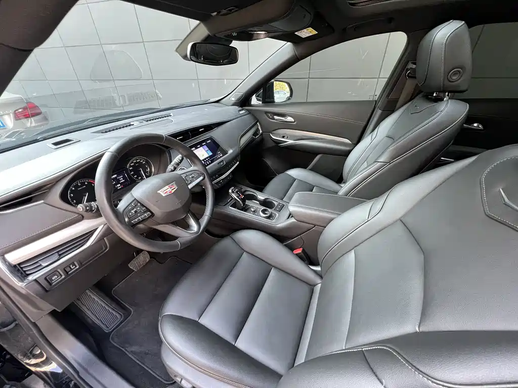 Cadillac XT4 2022 28T two-wheel drive luxury model купить на сайте DeffCars