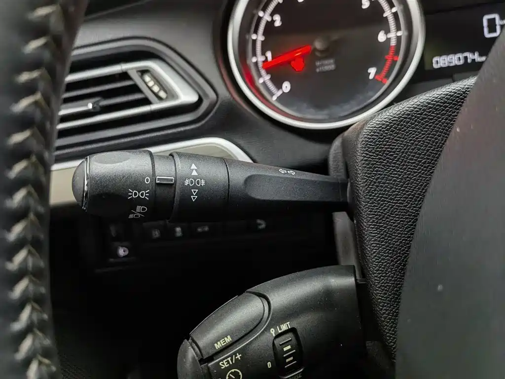 Peugeot 408 2015 1.2T automatic luxury version купить на сайте DeffCars