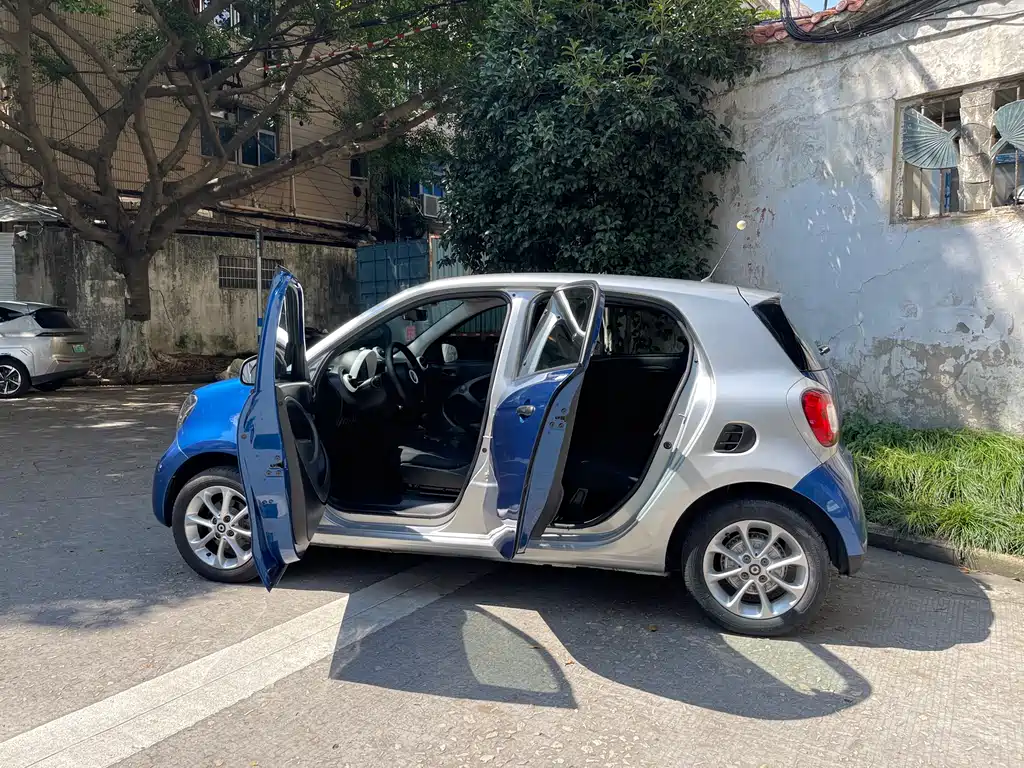 smart forfour 2018 1.0L 52kW smart version купить на сайте DeffCars
