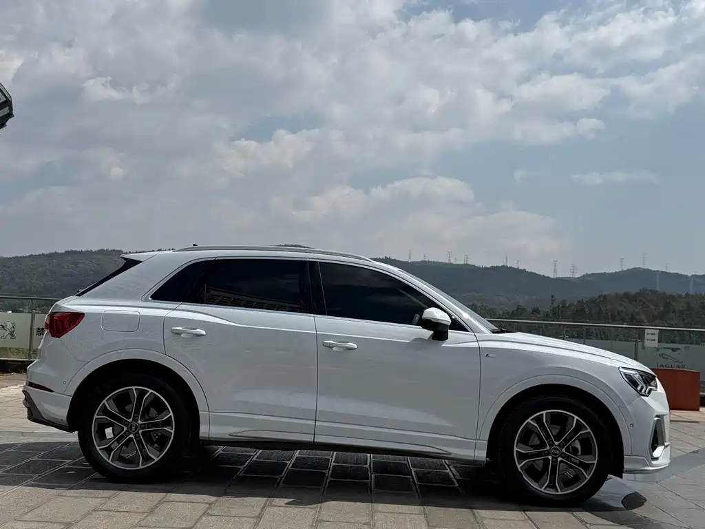 Audi Q3 2022 40 TFSI Fashionable and Dynamic купить на сайте DeffCars