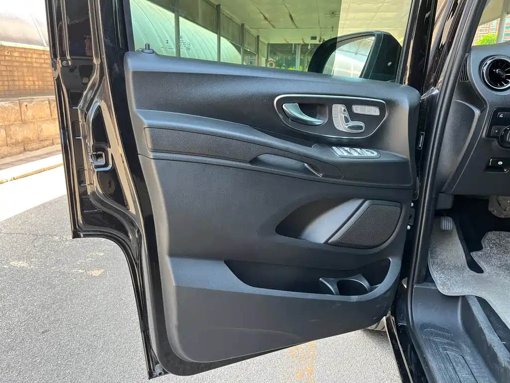Vito 2024 2.0T Business Edition 7 seats купить на сайте DeffCars