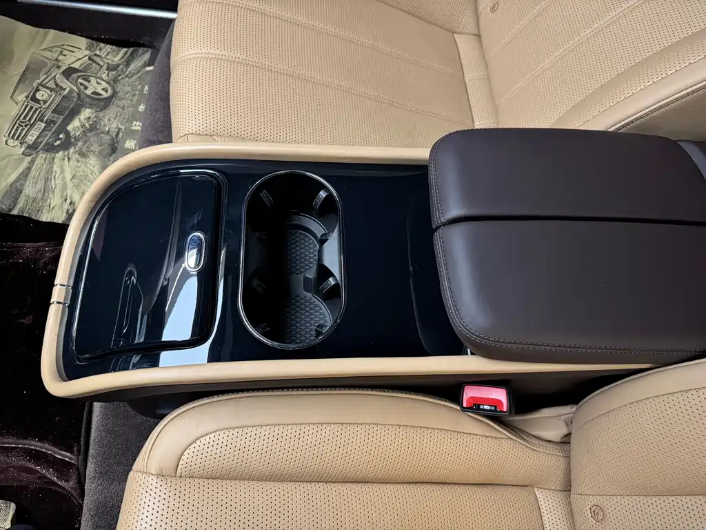 Bentayga 2023 4.0T V8 long wheelbase version купить на сайте DeffCars