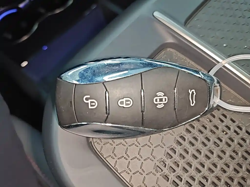 Hongqi EH7 2025 640 four-wheel drive smart version купить на сайте DeffCars