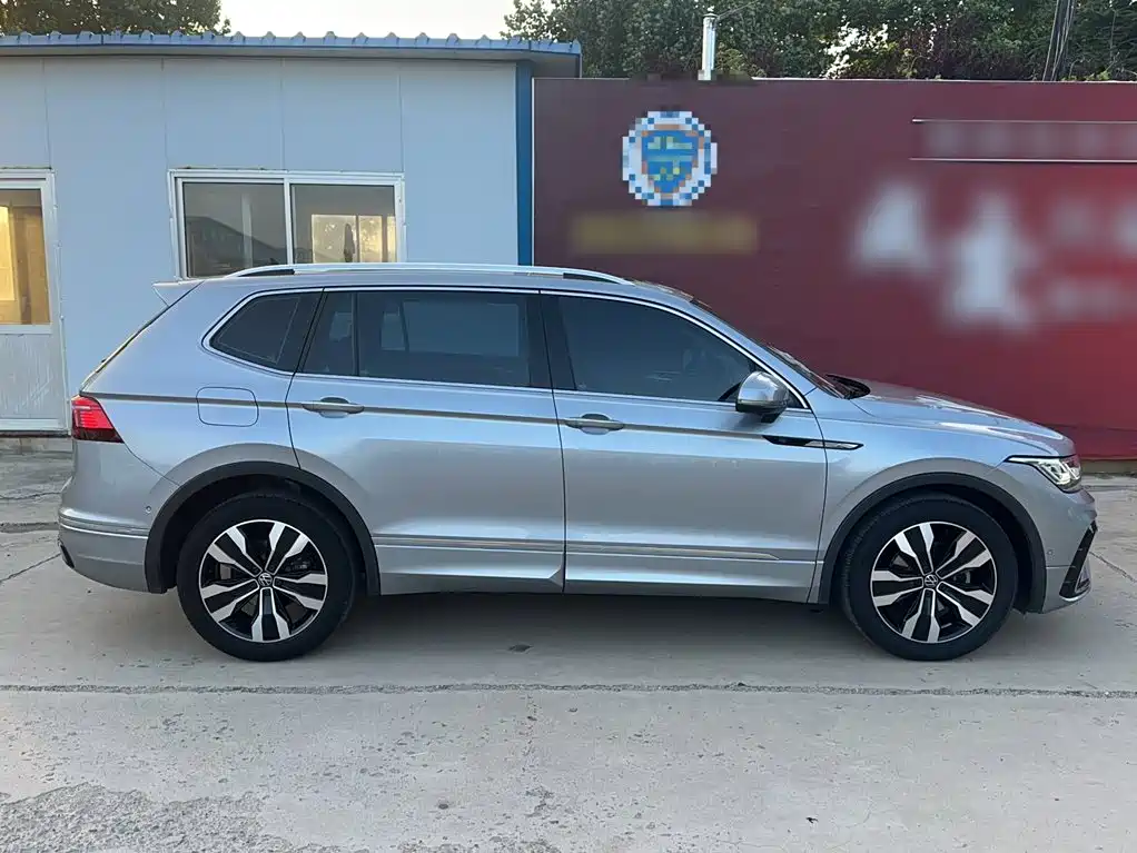 Tiguan L 2023 330TSI automatic two-wheel drive R-Line flagship version купить на сайте DeffCars