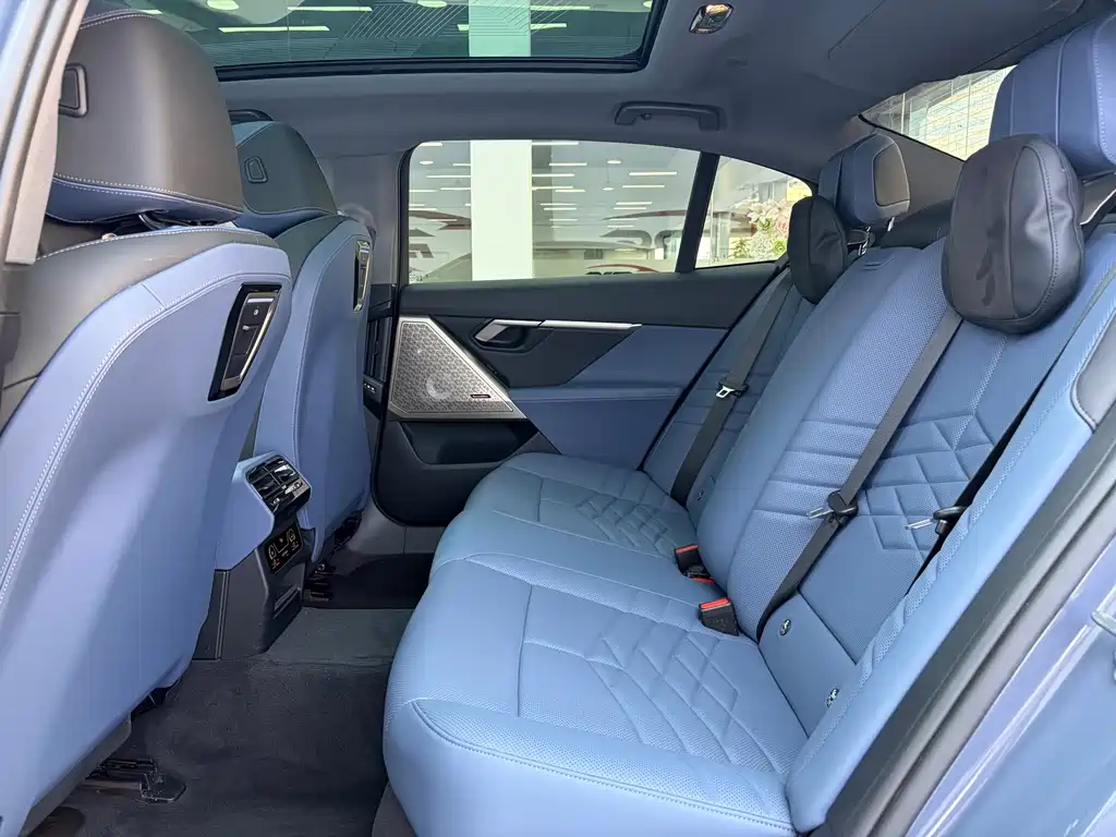 BMW 5 Series 2024 530Li Exclusive M Sports Package купить на сайте DeffCars