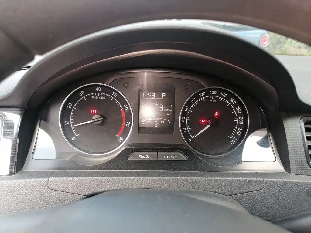 Xindong (Rapid Spaceback) 2016 facelift 1.6L automatic forward version купить на сайте DeffCars