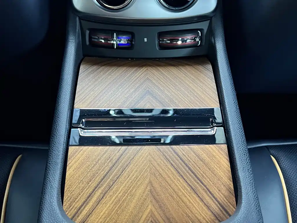 Phantom 2013 6.6T standard model купить на сайте DeffCars